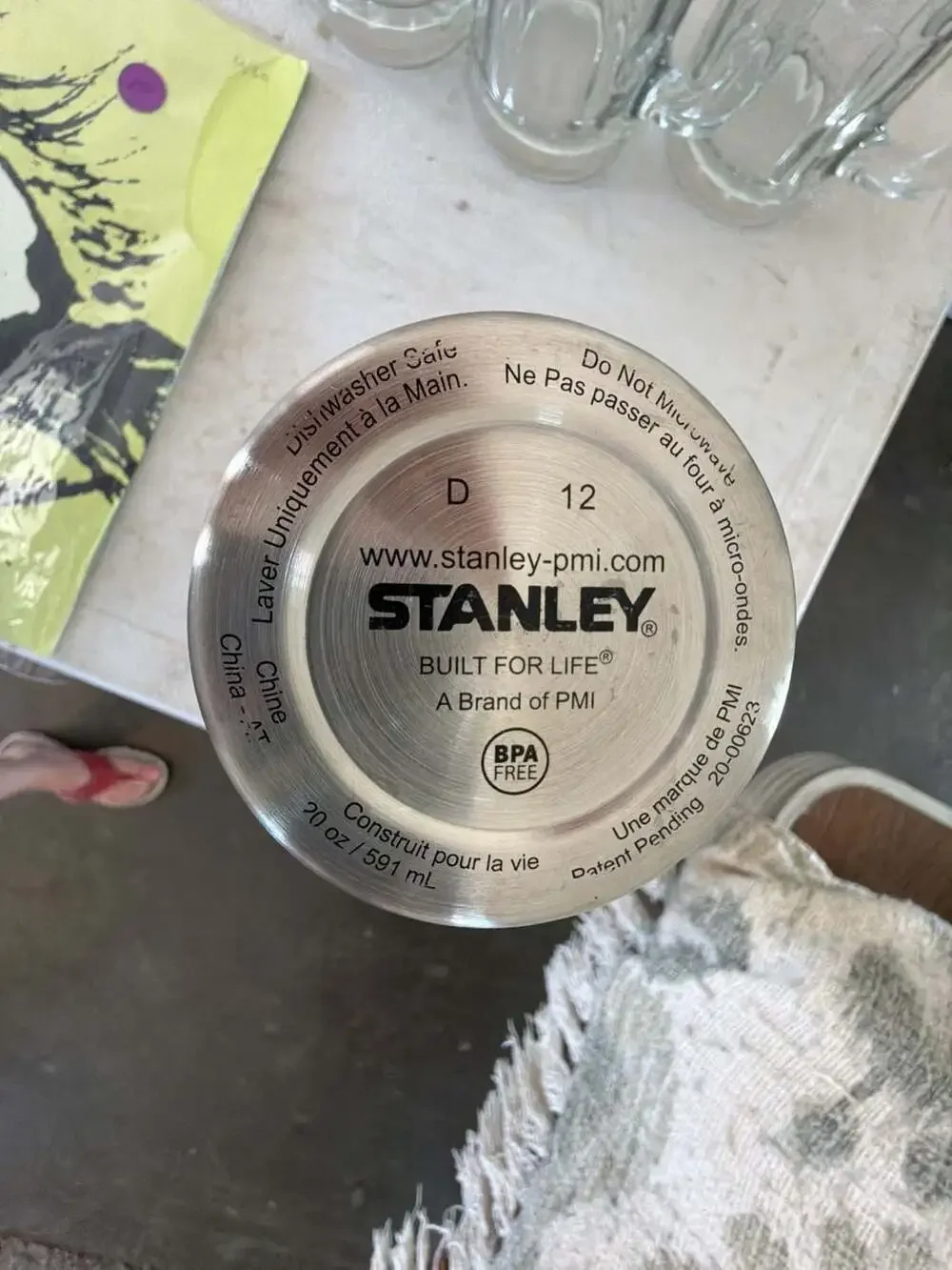 Stanley Clip-Grip Vacuum Insulated Travel Mug, 20 oz - Picture 4 of 5